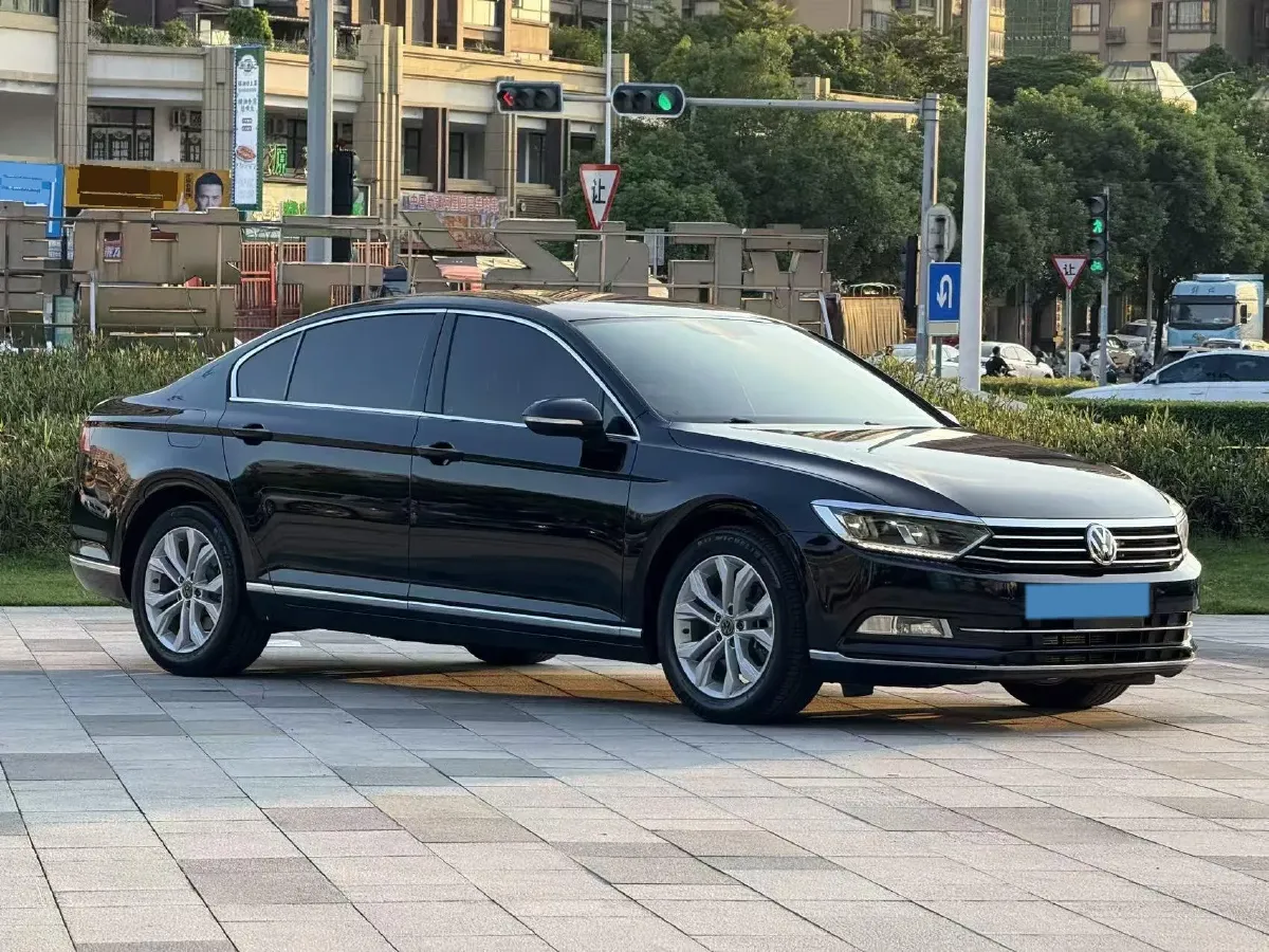 2019 Volkswagen Magotan 2.0T 186HP L4 7DCT,autocango,china used car exporter,china ev exporter,chinese used car exporter,chinese used ev exporter