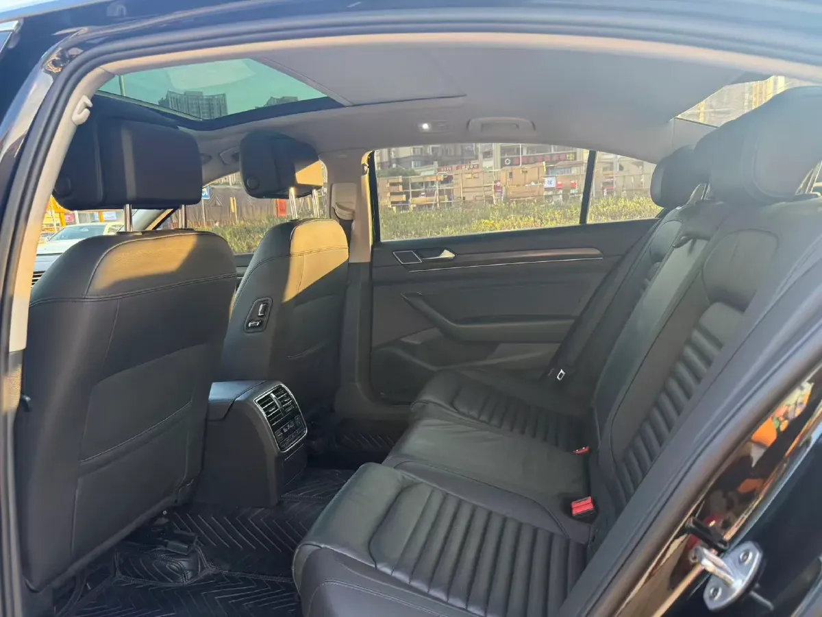 2019 Volkswagen Magotan 2.0T 186HP L4 7DCT,autocango,china used car exporter,china ev exporter,chinese used car exporter,chinese used ev exporter