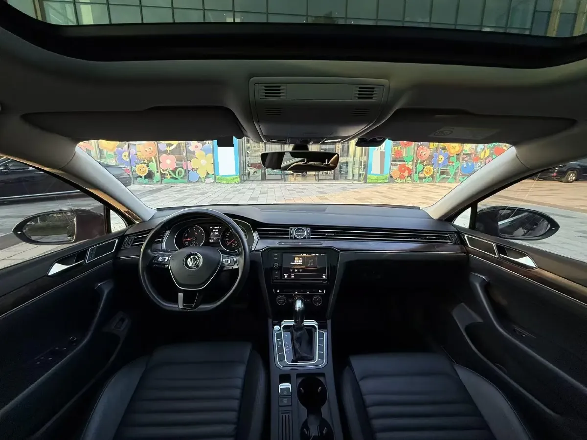 2019 Volkswagen Magotan 2.0T 186HP L4 7DCT,autocango,china used car exporter,china ev exporter,chinese used car exporter,chinese used ev exporter