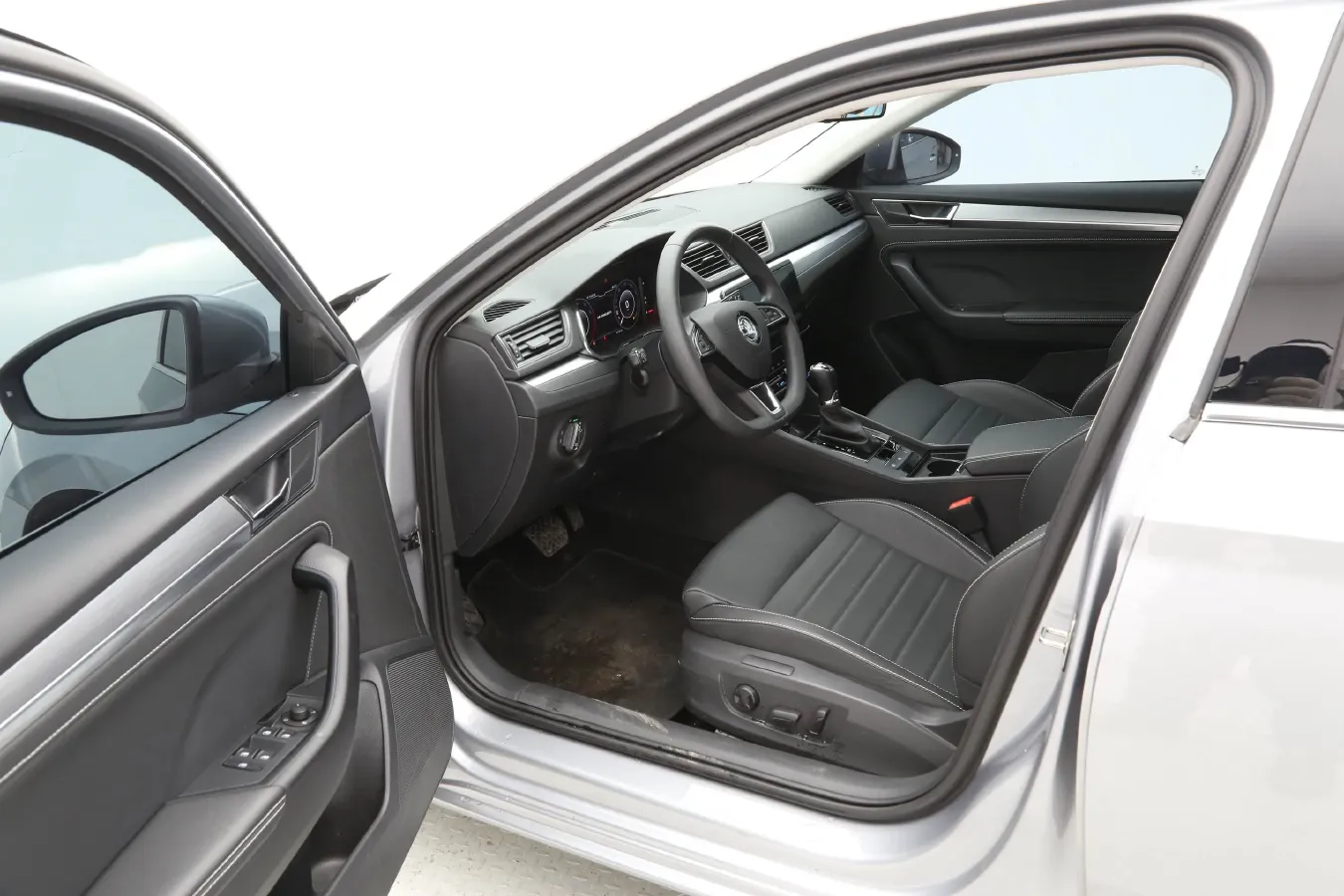 2024 Skoda Superb 1.4T 150HP L4 7DCT,autocango,china used car exporter,china ev exporter,chinese used car exporter,chinese used ev exporter