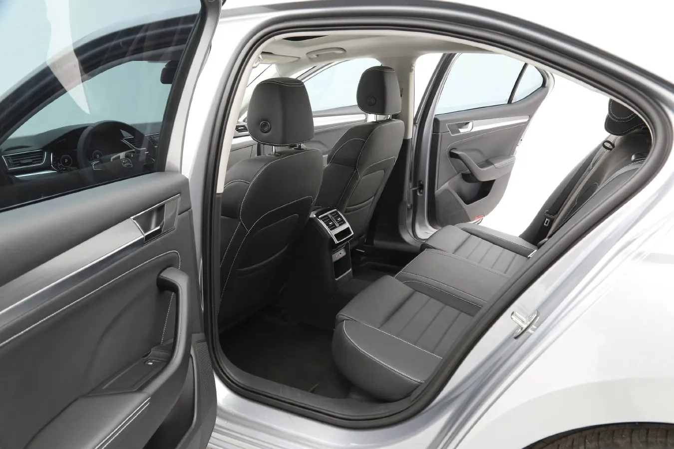 2024 Skoda Superb 1.4T 150HP L4 7DCT,autocango,china used car exporter,china ev exporter,chinese used car exporter,chinese used ev exporter