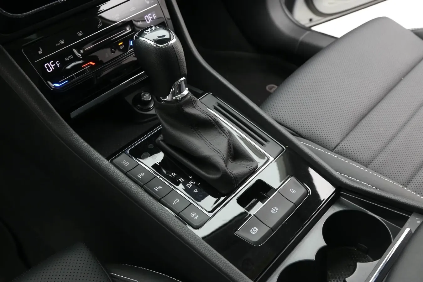 2024 Skoda Superb 1.4T 150HP L4 7DCT,autocango,china used car exporter,china ev exporter,chinese used car exporter,chinese used ev exporter