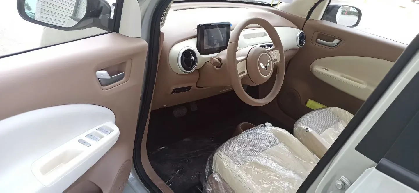 2025 WuLing HongGuang MINI EV BEV 16.2KWH,autocango,china used car exporter,china ev exporter,chinese used car exporter,chinese used ev exporter