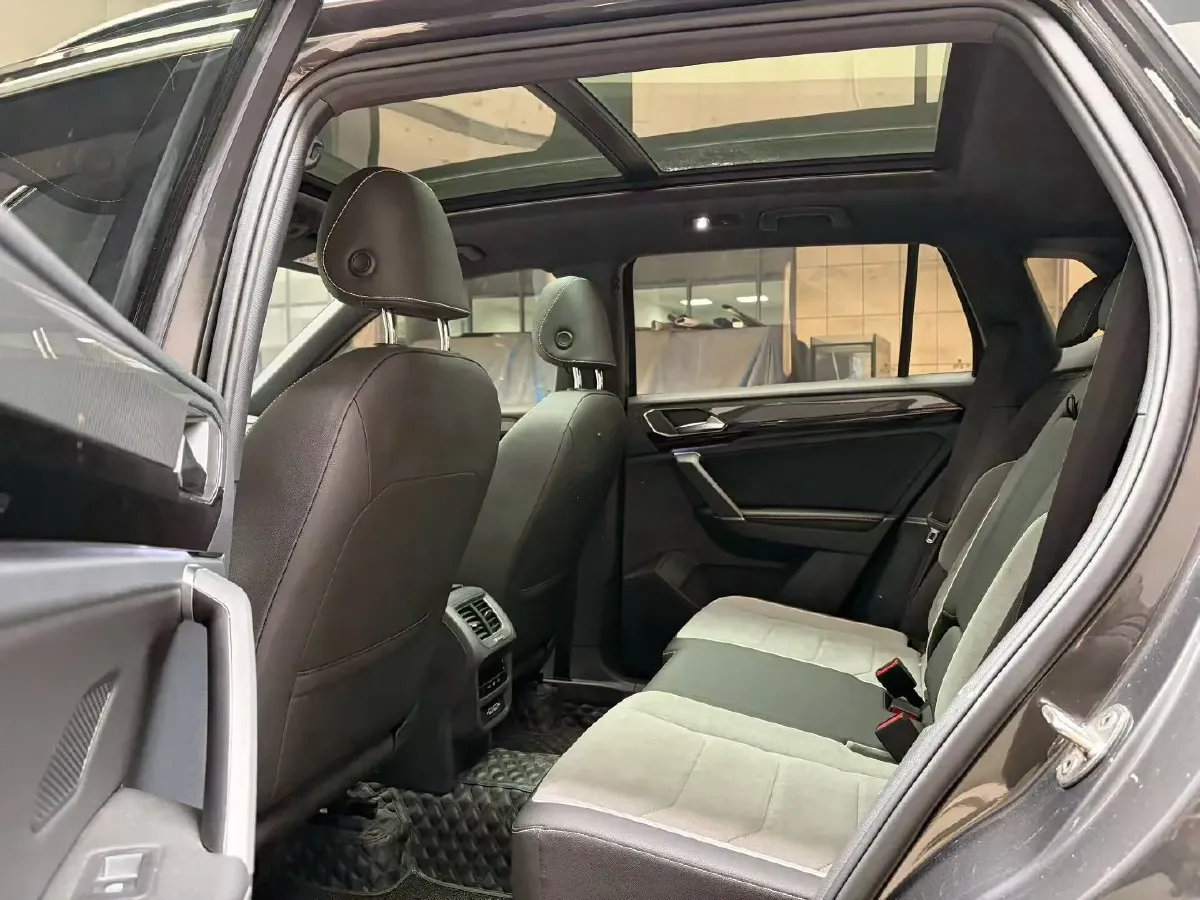 2021 Volkswagen Tayron 2.0T 220HP L4 7DCT,autocango,china used car exporter,china ev exporter,chinese used car exporter,chinese used ev exporter