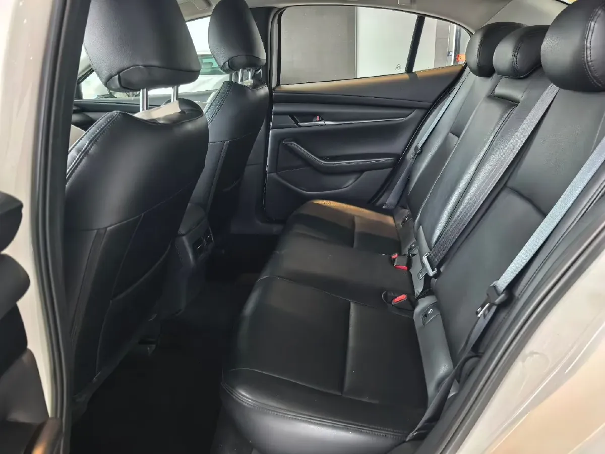 2022 Mazda 3 Axela 2.0L 158HP L4 6AT,autocango,china used car exporter,china ev exporter,chinese used car exporter,chinese used ev exporter