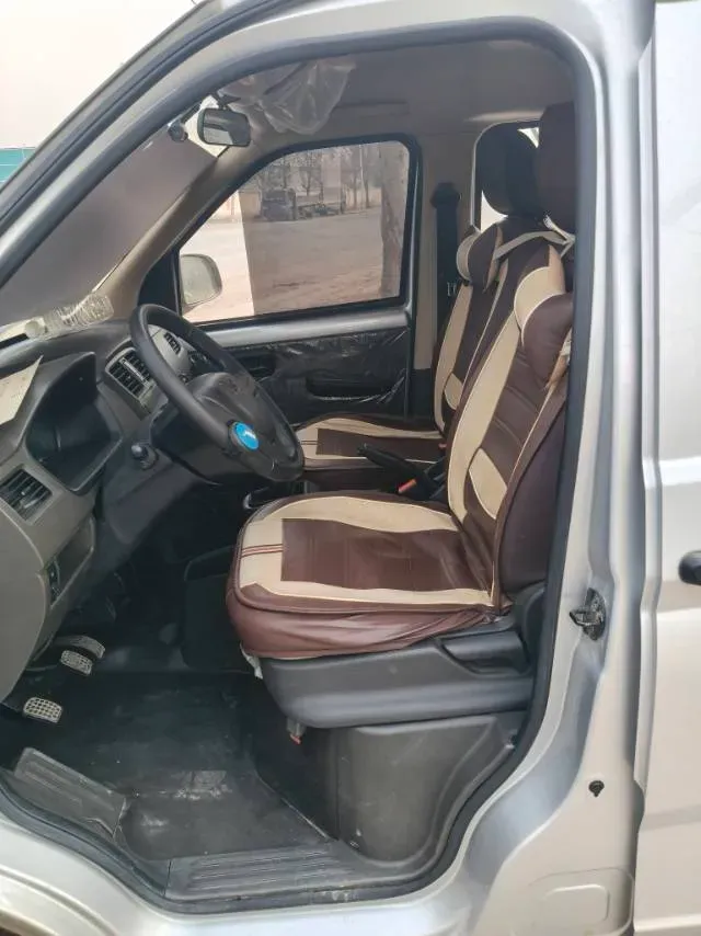 2021 WuLing RongGuang S 1.2L 76HP L4 5MT,autocango,china used car exporter,china ev exporter,chinese used car exporter,chinese used ev exporter