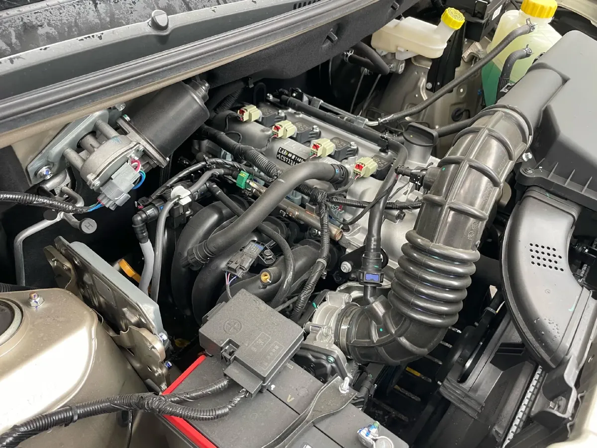 2025 WuLing HongGuang 1.5L 110HP L4 6MT,autocango,china used car exporter,china ev exporter,chinese used car exporter,chinese used ev exporter