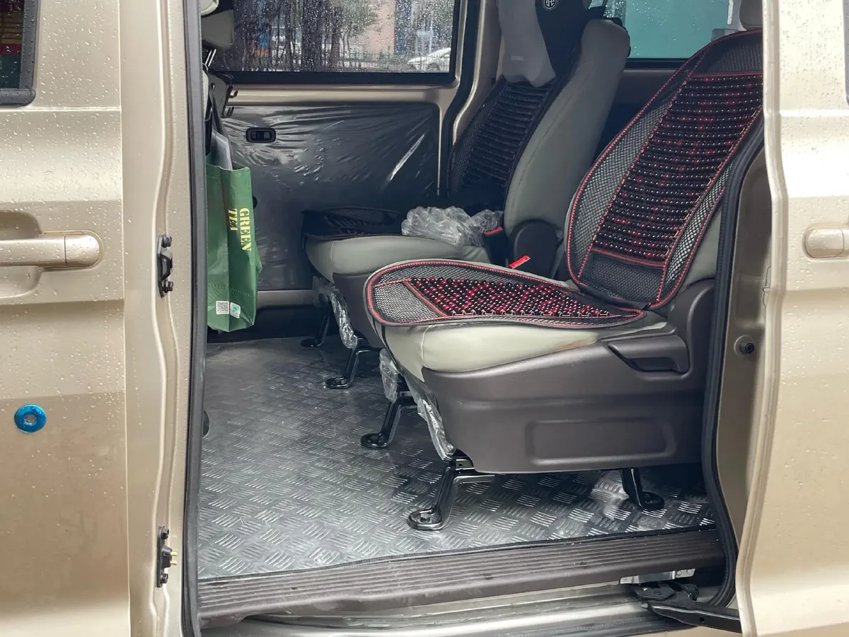 2025 WuLing HongGuang 1.5L 110HP L4 6MT,autocango,china used car exporter,china ev exporter,chinese used car exporter,chinese used ev exporter