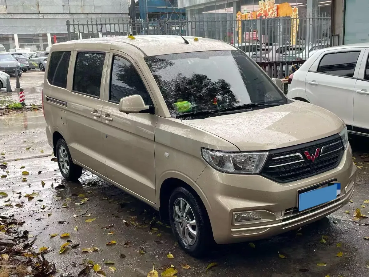 2025 WuLing HongGuang 1.5L 110HP L4 6MT,autocango,china used car exporter,china ev exporter,chinese used car exporter,chinese used ev exporter