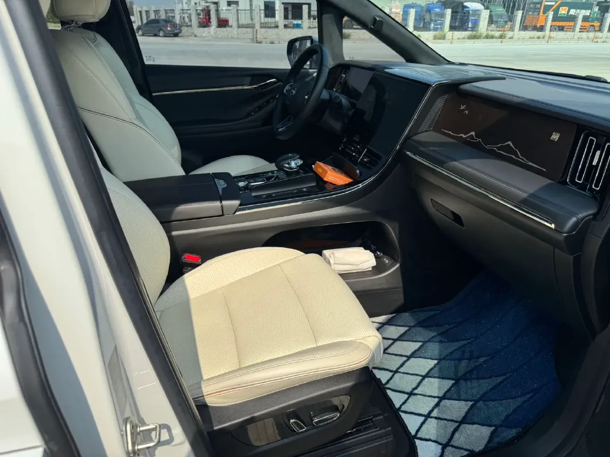 2023 GAC Trumpchi M8 2.0T 190HP L4 E-CVT Hybrid,autocango,china used car exporter,china ev exporter,chinese used car exporter,chinese used ev exporter