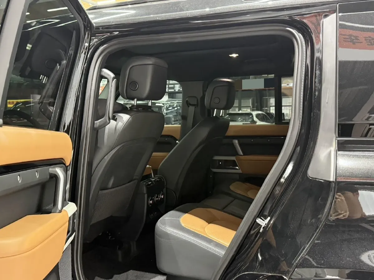 2023 Land Rover Defender 3.0T 400HP L6 8AT,autocango,china used car exporter,china ev exporter,chinese used car exporter,chinese used ev exporter