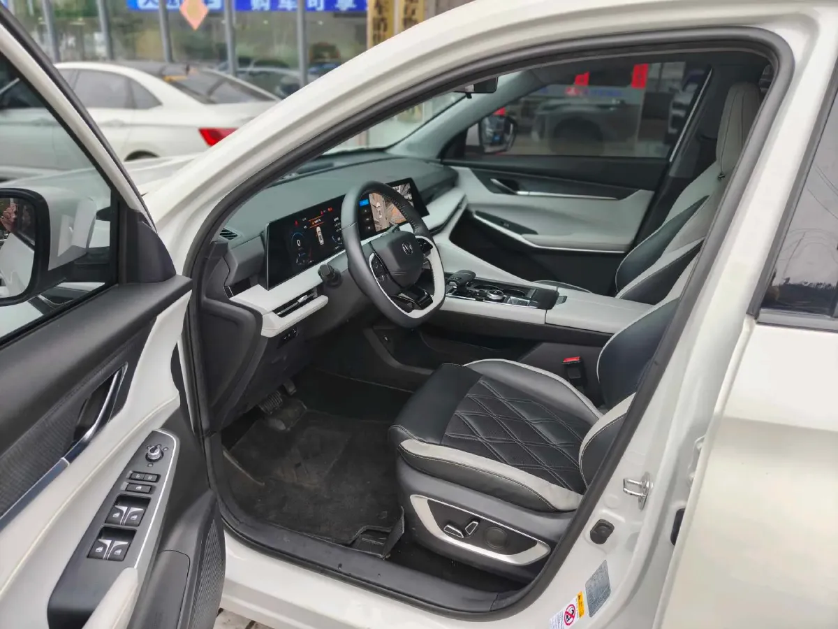2023 ChangAn CS75 Plus 1.5T 188HP L4 8AT,autocango,china used car exporter,china ev exporter,chinese used car exporter,chinese used ev exporter