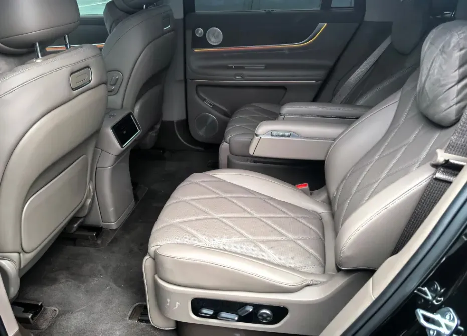 2025 AITO AITO M9 REEV 160HP REEV 52KWH,autocango,china used car exporter,china ev exporter,chinese used car exporter,chinese used ev exporter