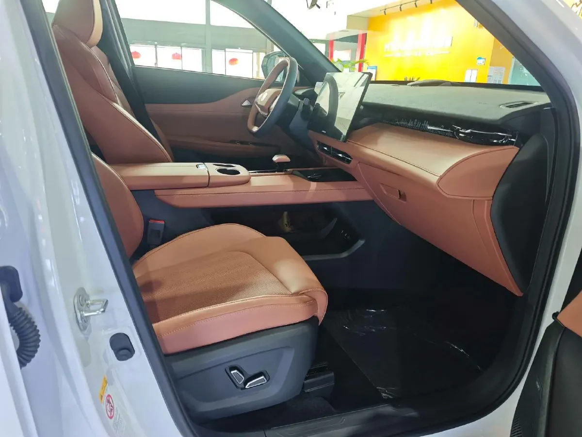 2025 ChangAn UNI-Z 1.5T 192HP L4 7DCT,autocango,china used car exporter,china ev exporter,chinese used car exporter,chinese used ev exporter