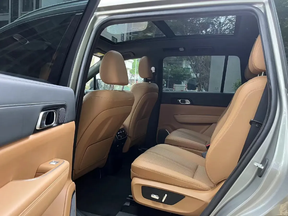 2020 Li ONE Range Extended 131HP REEV 40.5KWH,autocango,china used car exporter,china ev exporter,chinese used car exporter,chinese used ev exporter