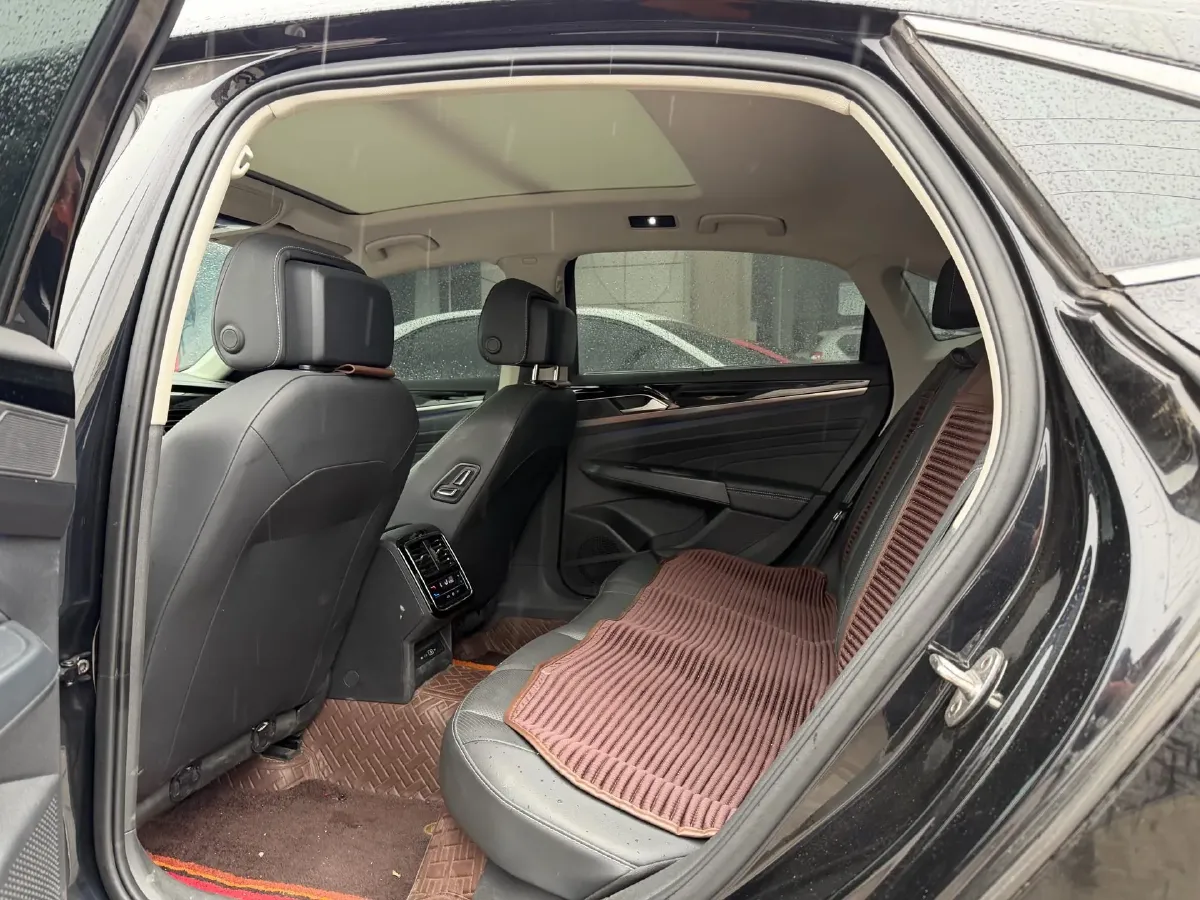 2024 Volkswagen Passat 2.0T 220HP L4 7DCT,autocango,china used car exporter,china ev exporter,chinese used car exporter,chinese used ev exporter