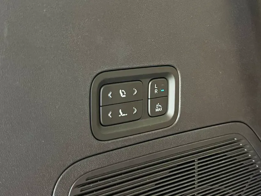 2025 Denza D9 1.5T 156HP L4 E-CVT PHEV 40KWH,autocango,china used car exporter,china ev exporter,chinese used car exporter,chinese used ev exporter