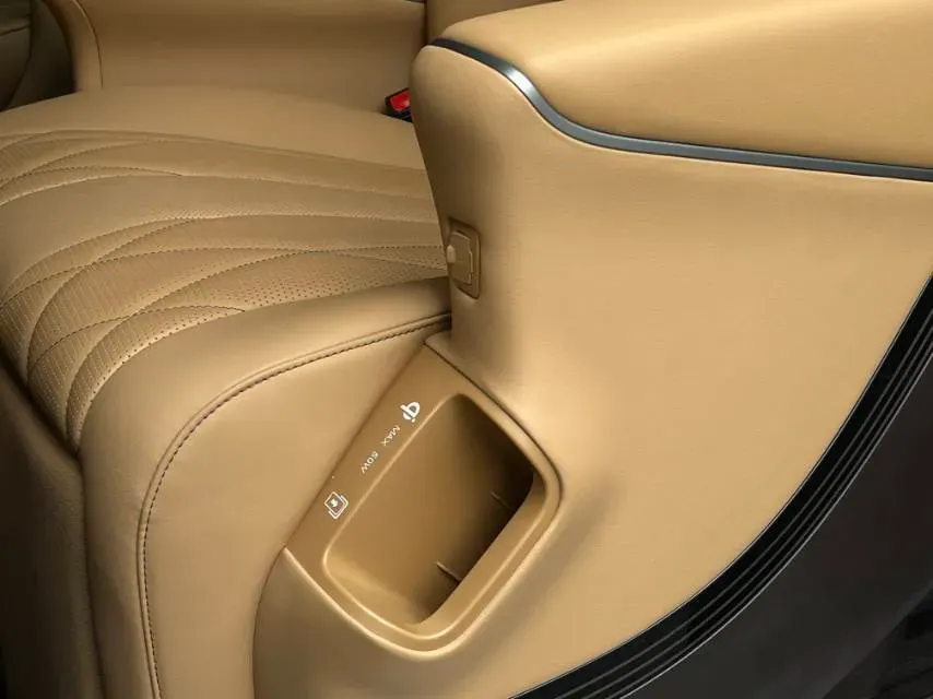 2025 Denza D9 1.5T 156HP L4 E-CVT PHEV 40KWH,autocango,china used car exporter,china ev exporter,chinese used car exporter,chinese used ev exporter