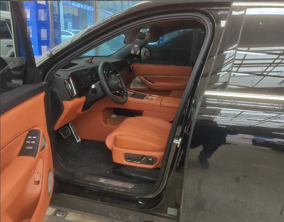 2025 AITO AITO M8 REEV 160HP REEV 53.4KWH,autocango,china used car exporter,china ev exporter,chinese used car exporter,chinese used ev exporter