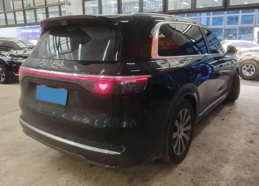 2025 AITO AITO M8 REEV 160HP REEV 53.4KWH,autocango,china used car exporter,china ev exporter,chinese used car exporter,chinese used ev exporter