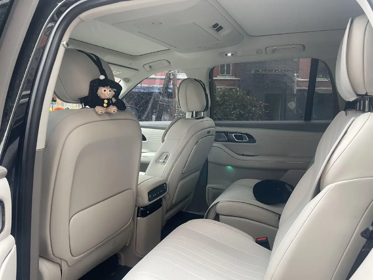 2025 Volkswagen Tiguan L 2.0T 220HP L4 7DCT,autocango,china used car exporter,china ev exporter,chinese used car exporter,chinese used ev exporter