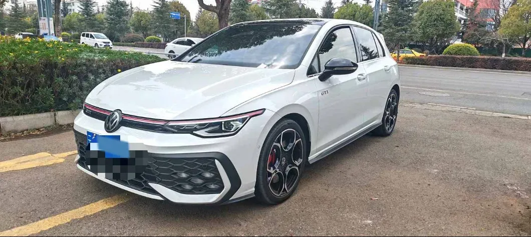 2025 Volkswagen GolfGTI 2.0T 220HP L4 7DCT,autocango,china used car exporter,china ev exporter,chinese used car exporter,chinese used ev exporter