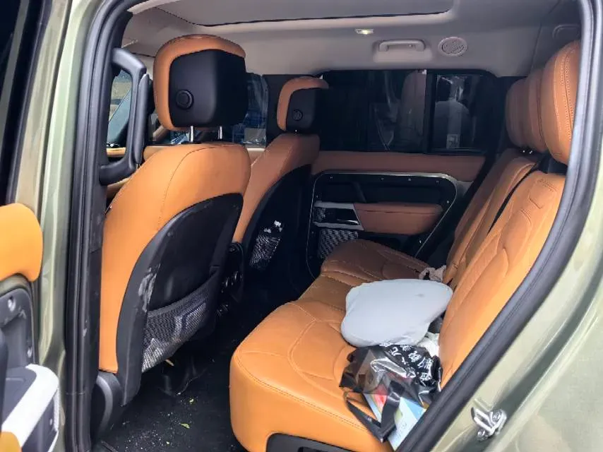 2023 Land Rover Defender 3.0T 400HP L6 8AT,autocango,china used car exporter,china ev exporter,chinese used car exporter,chinese used ev exporter