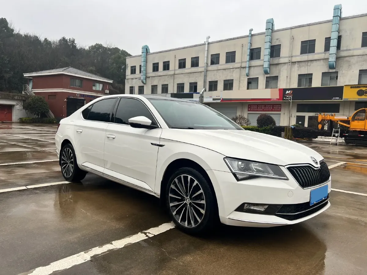 2018 Skoda Superb 1.8T 180HP L4 7DCT,autocango,china used car exporter,china ev exporter,chinese used car exporter,chinese used ev exporter