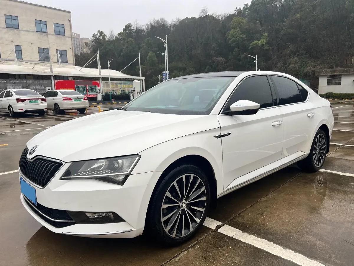 2018 Skoda Superb 1.8T 180HP L4 7DCT,autocango,china used car exporter,china ev exporter,chinese used car exporter,chinese used ev exporter