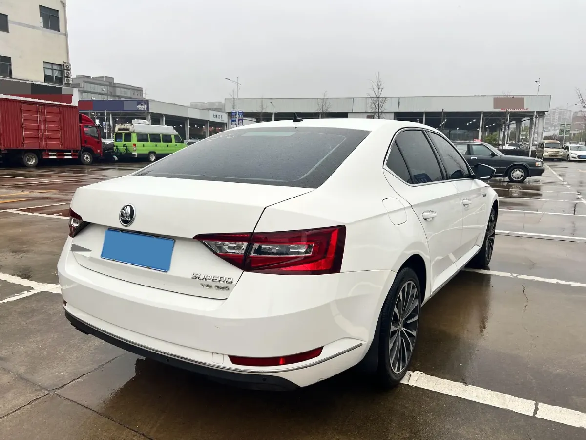 2018 Skoda Superb 1.8T 180HP L4 7DCT,autocango,china used car exporter,china ev exporter,chinese used car exporter,chinese used ev exporter