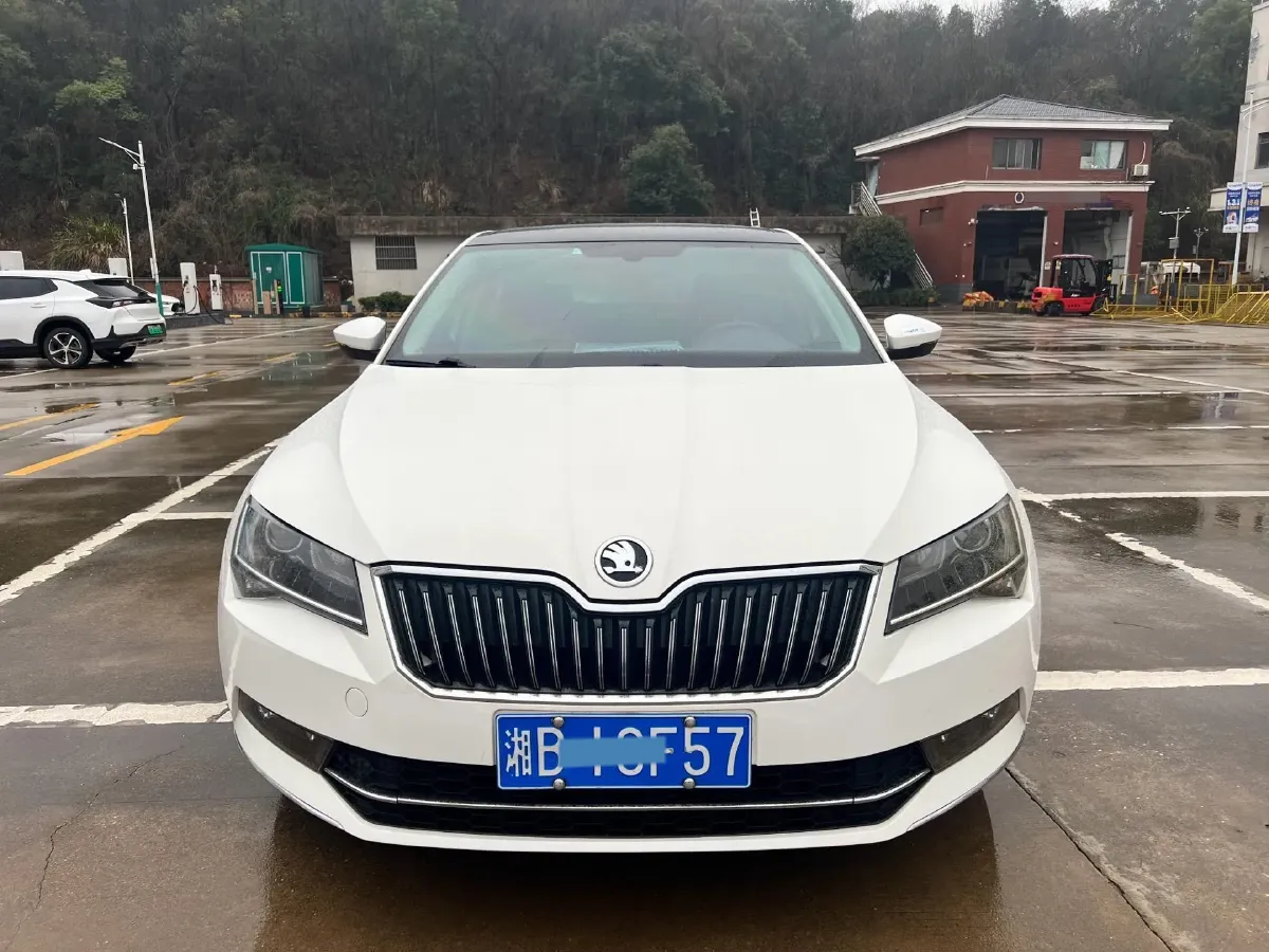2018 Skoda Superb 1.8T 180HP L4 7DCT,autocango,china used car exporter,china ev exporter,chinese used car exporter,chinese used ev exporter