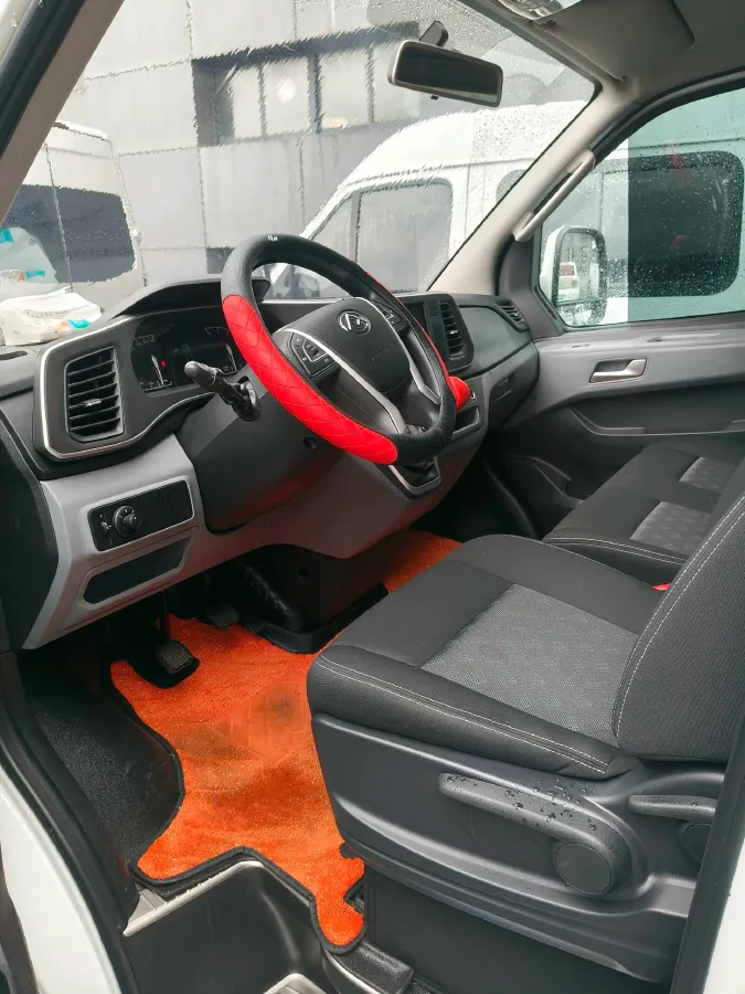 2024 MAXUS XinTu V80 2.0T 147HP L4 6MT,autocango,china used car exporter,china ev exporter,chinese used car exporter,chinese used ev exporter