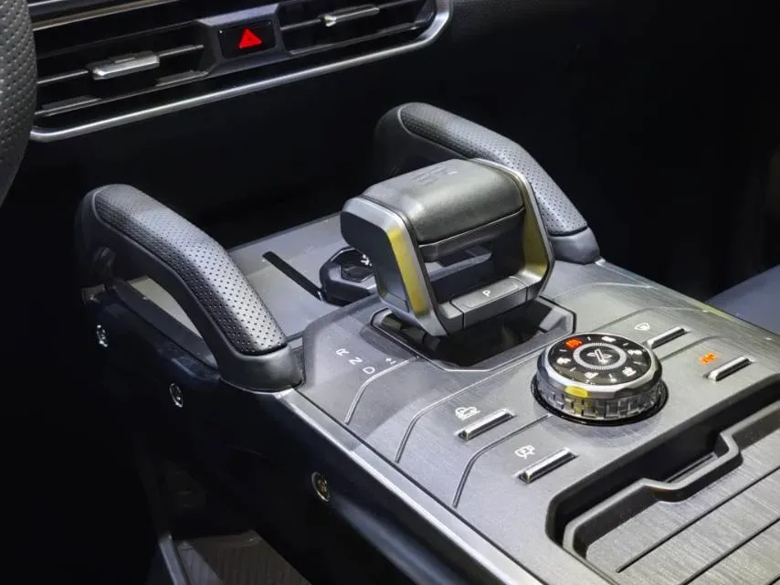 2023 Jetour Traveller 2.0T 254HP L4 7DCT,autocango,china used car exporter,china ev exporter,chinese used car exporter,chinese used ev exporter