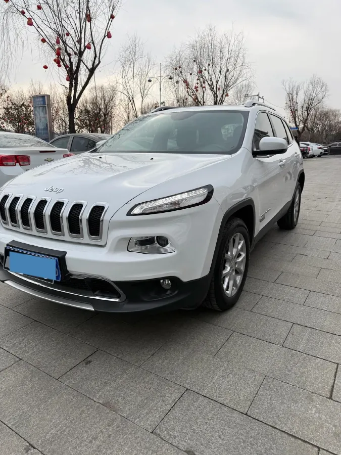 2017 Jeep Cherokee 2.0L 155HP L4 9AT,autocango,china used car exporter,china ev exporter,chinese used car exporter,chinese used ev exporter