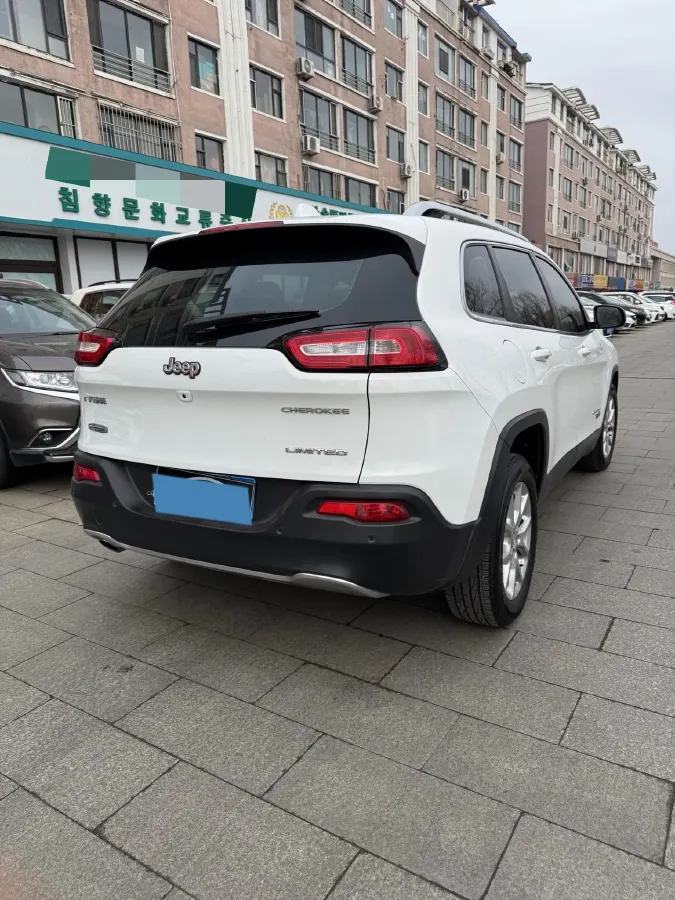 2017 Jeep Cherokee 2.0L 155HP L4 9AT,autocango,china used car exporter,china ev exporter,chinese used car exporter,chinese used ev exporter