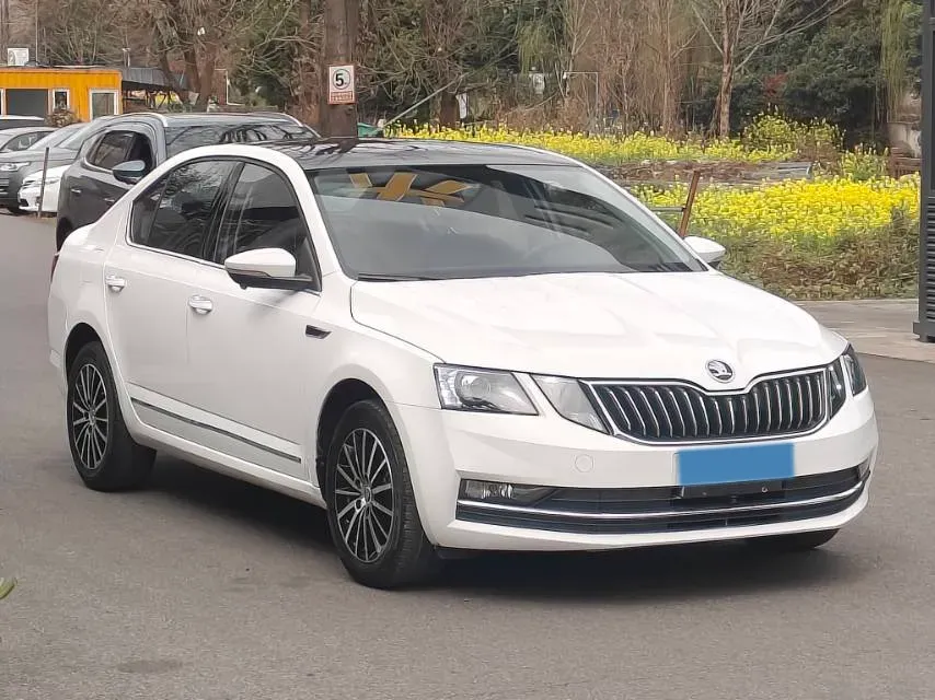 2018 Skoda Octavia 1.2T 116HP L4 7DCT,autocango,china used car exporter,china ev exporter,chinese used car exporter,chinese used ev exporter