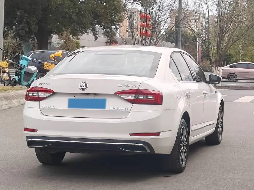 2018 Skoda Octavia 1.2T 116HP L4 7DCT,autocango,china used car exporter,china ev exporter,chinese used car exporter,chinese used ev exporter