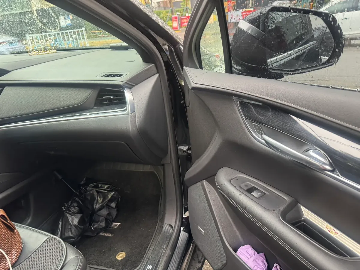 2022 Cadillac XT5 2.0T 237HP L4 9AT,autocango,china used car exporter,china ev exporter,chinese used car exporter,chinese used ev exporter