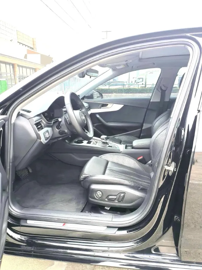 2020 Audi A4L 2.0T 190HP L4 7DCT,autocango,china used car exporter,china ev exporter,chinese used car exporter,chinese used ev exporter