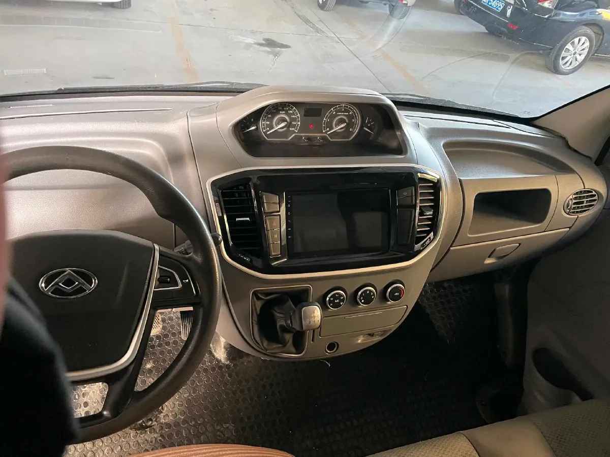 2023 MAXUS XinTu V80 2.0T 127HP L4 6MT,autocango,china used car exporter,china ev exporter,chinese used car exporter,chinese used ev exporter