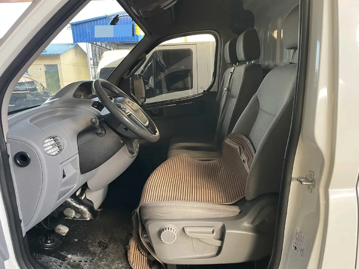 2023 MAXUS XinTu V80 2.0T 127HP L4 6MT,autocango,china used car exporter,china ev exporter,chinese used car exporter,chinese used ev exporter