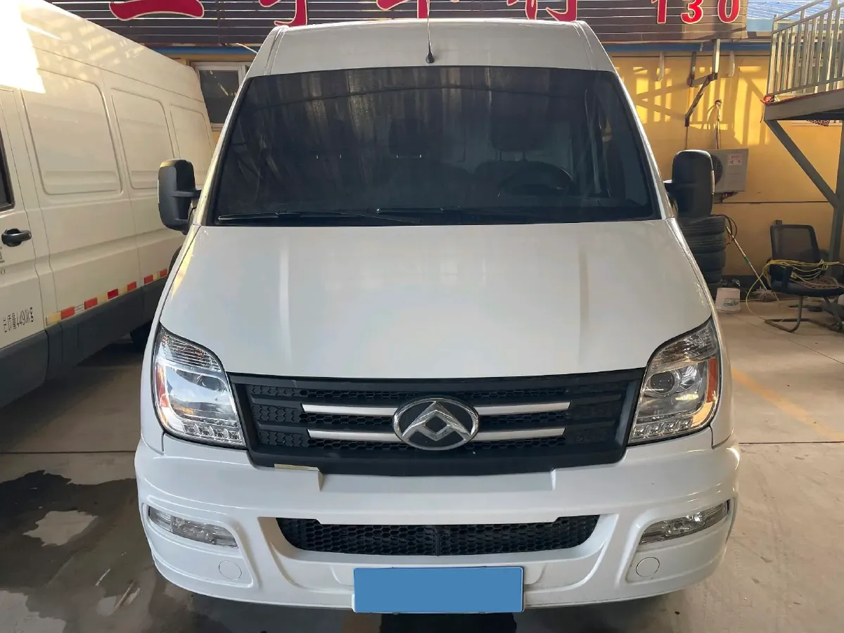 2023 MAXUS XinTu V80 2.0T 127HP L4 6MT,autocango,china used car exporter,china ev exporter,chinese used car exporter,chinese used ev exporter