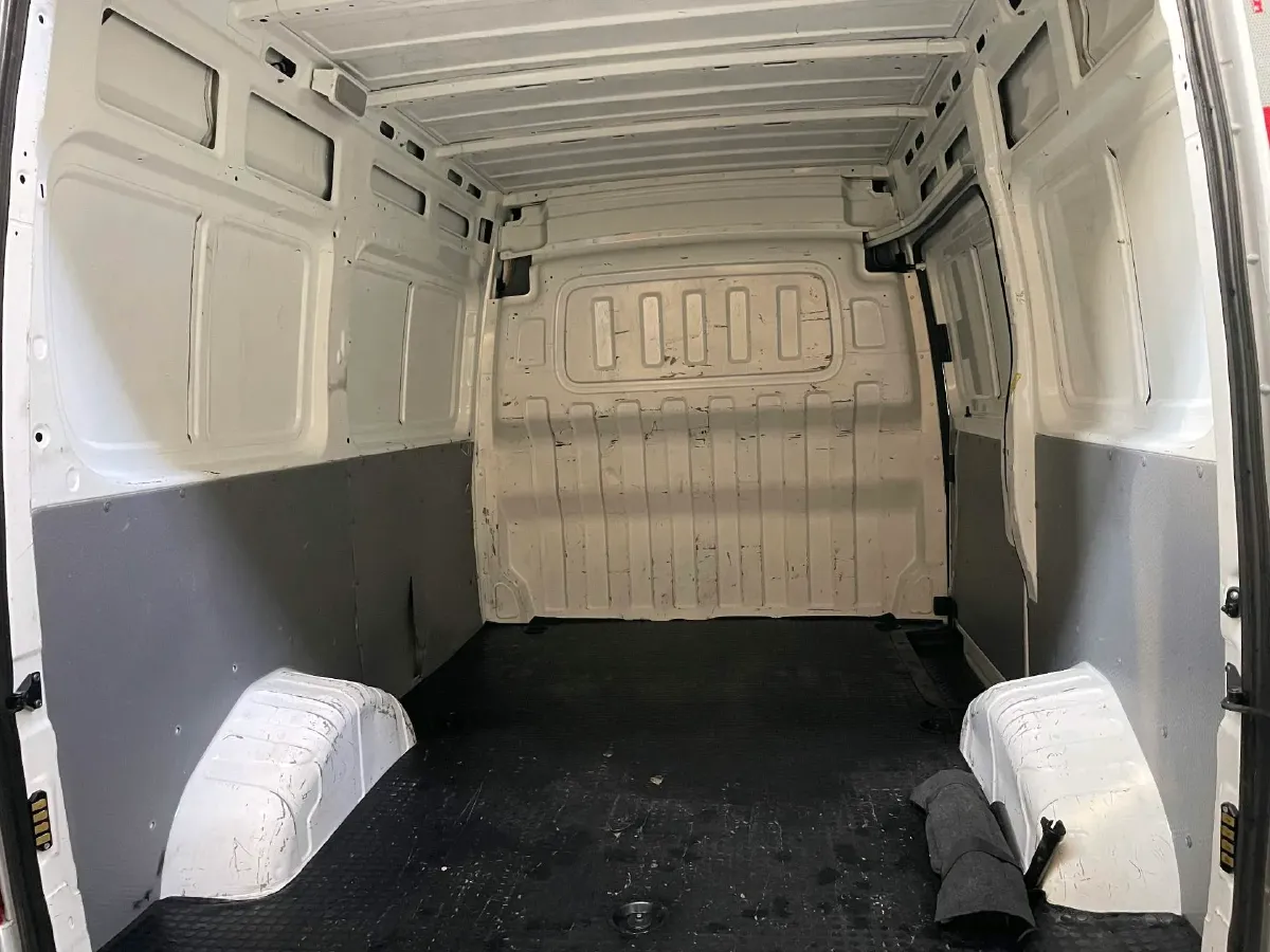 2023 MAXUS XinTu V80 2.0T 127HP L4 6MT,autocango,china used car exporter,china ev exporter,chinese used car exporter,chinese used ev exporter