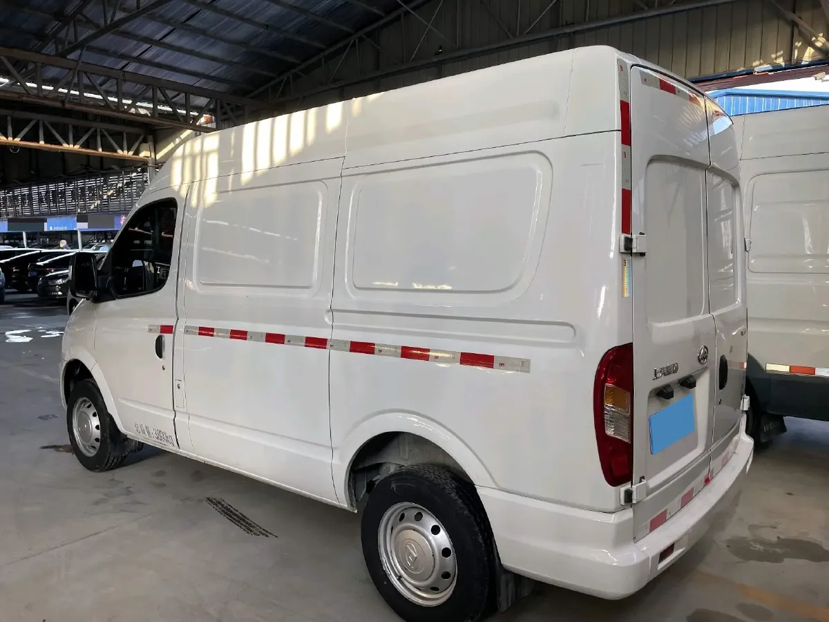 2023 MAXUS XinTu V80 2.0T 127HP L4 6MT,autocango,china used car exporter,china ev exporter,chinese used car exporter,chinese used ev exporter