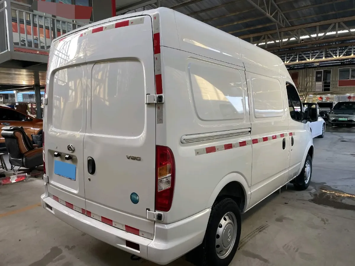 2023 MAXUS XinTu V80 2.0T 127HP L4 6MT,autocango,china used car exporter,china ev exporter,chinese used car exporter,chinese used ev exporter