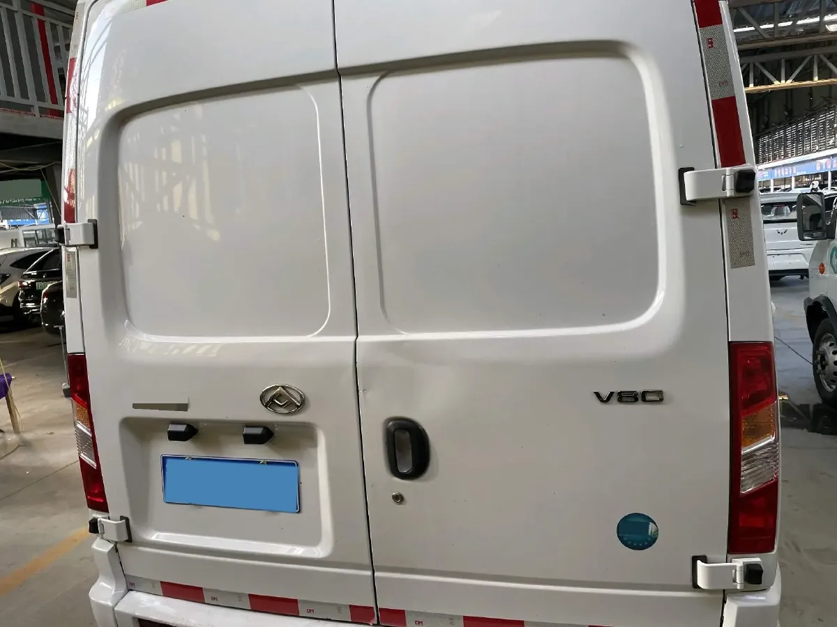 2023 MAXUS XinTu V80 2.0T 127HP L4 6MT,autocango,china used car exporter,china ev exporter,chinese used car exporter,chinese used ev exporter