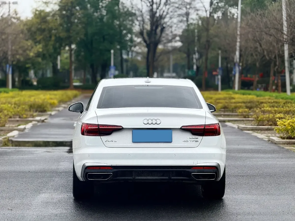 2022 Audi A4L 2.0T 190HP L4 7DCT,autocango,china used car exporter,china ev exporter,chinese used car exporter,chinese used ev exporter