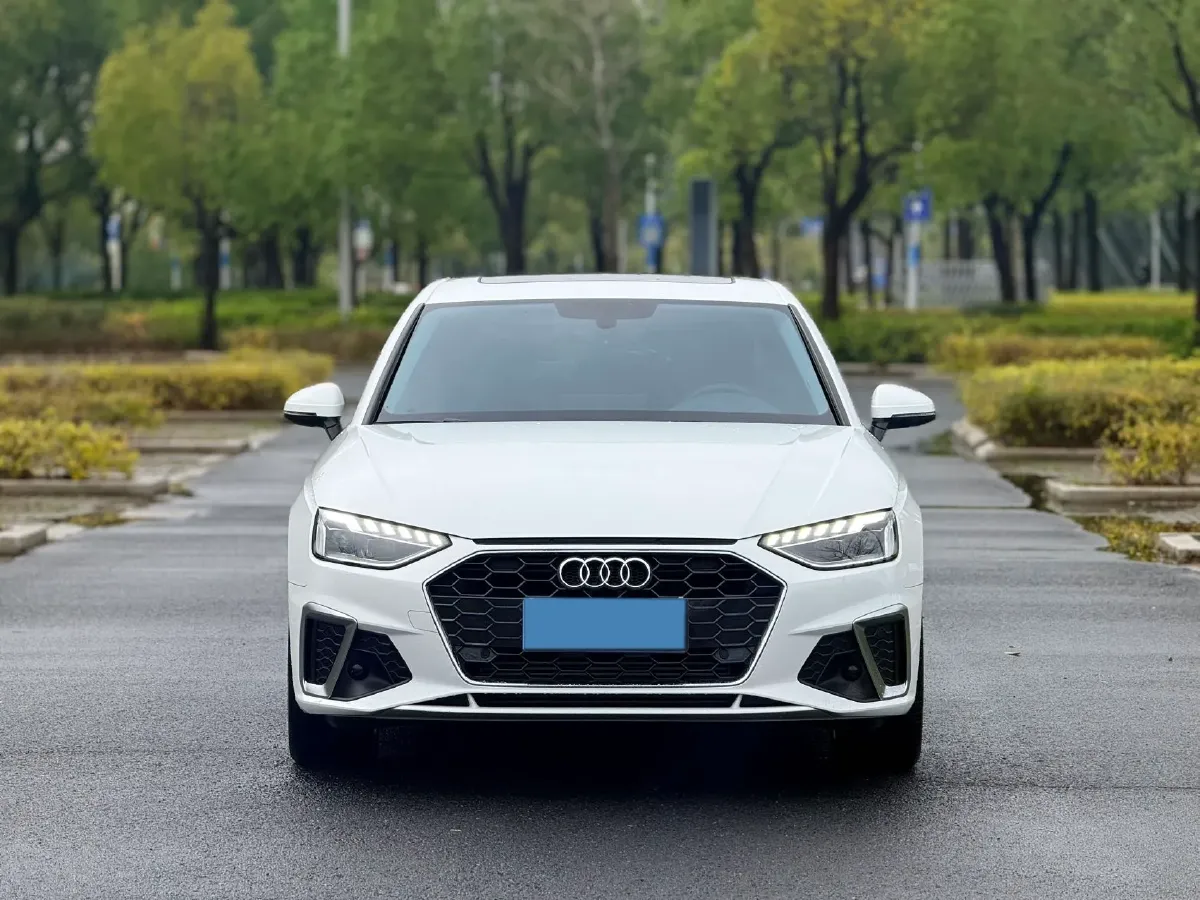 2022 Audi A4L 2.0T 190HP L4 7DCT,autocango,china used car exporter,china ev exporter,chinese used car exporter,chinese used ev exporter