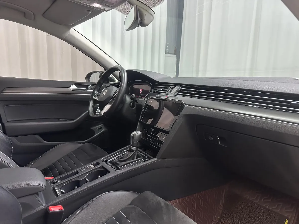 2020 Volkswagen Magotan 2.0T 186HP L4 7DCT,autocango,china used car exporter,china ev exporter,chinese used car exporter,chinese used ev exporter