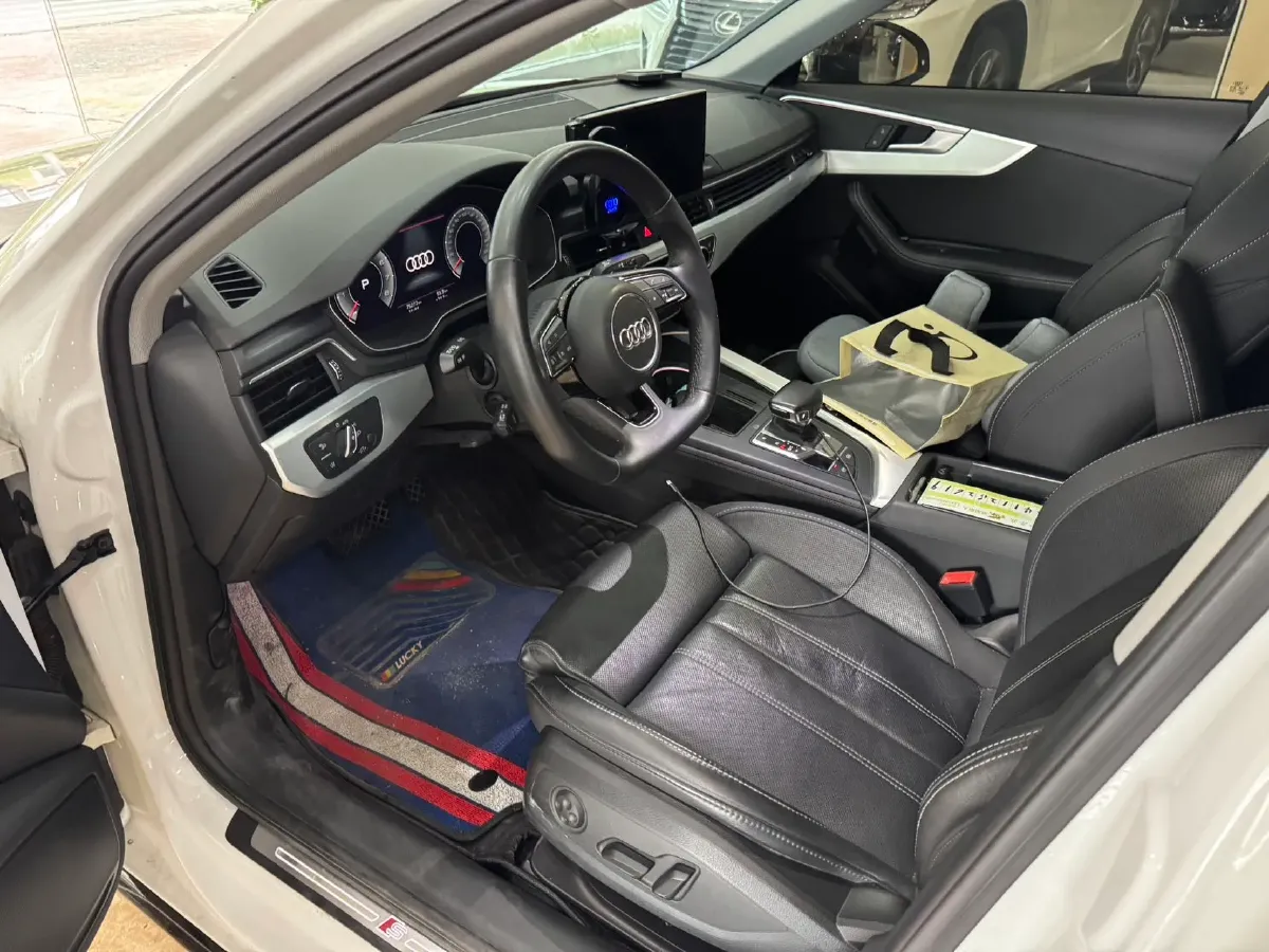 2022 Audi A4L 2.0T 190HP L4 7DCT,autocango,china used car exporter,china ev exporter,chinese used car exporter,chinese used ev exporter